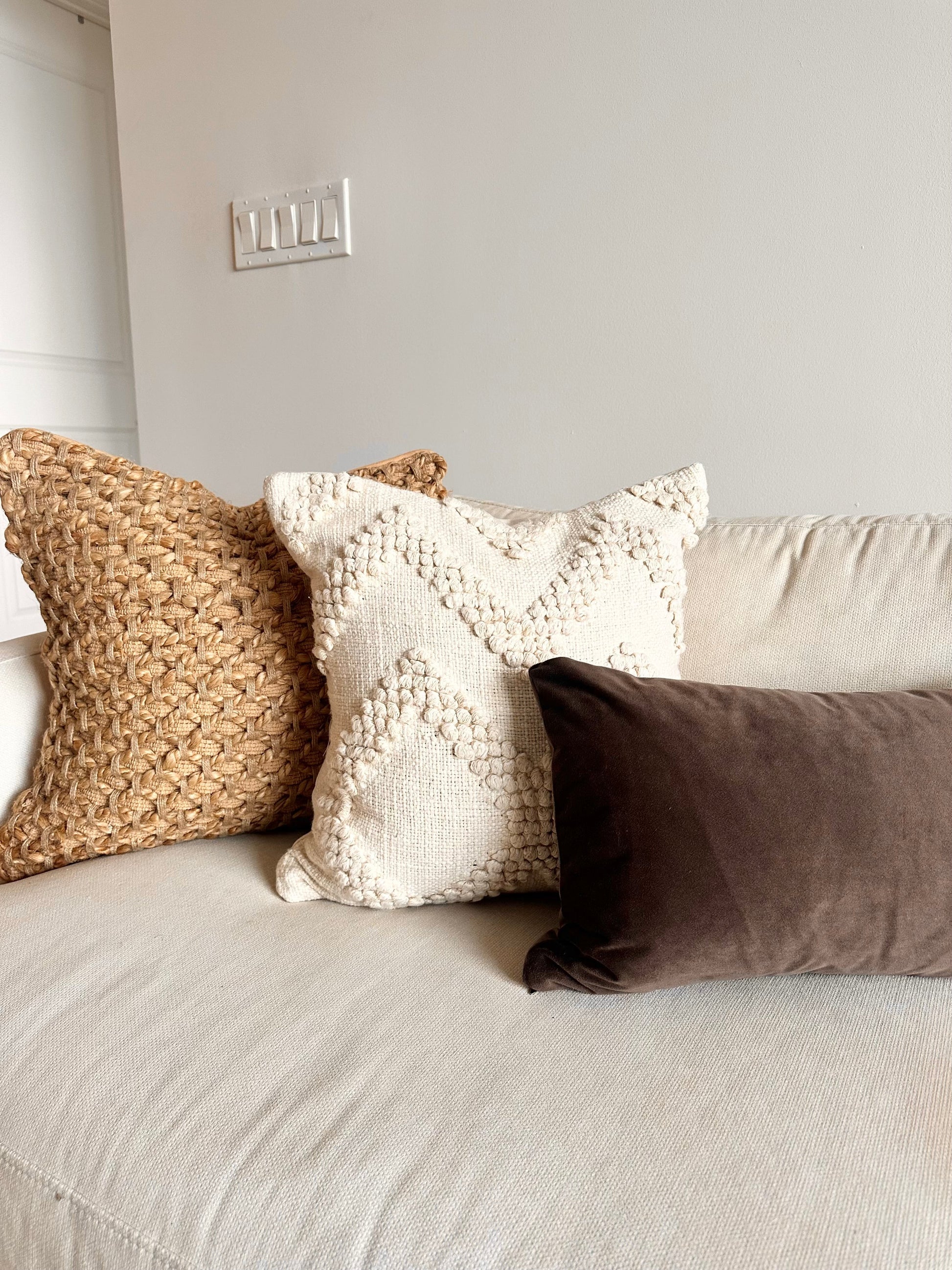 Hardin Velvet Lumbar Pillow Cover-3