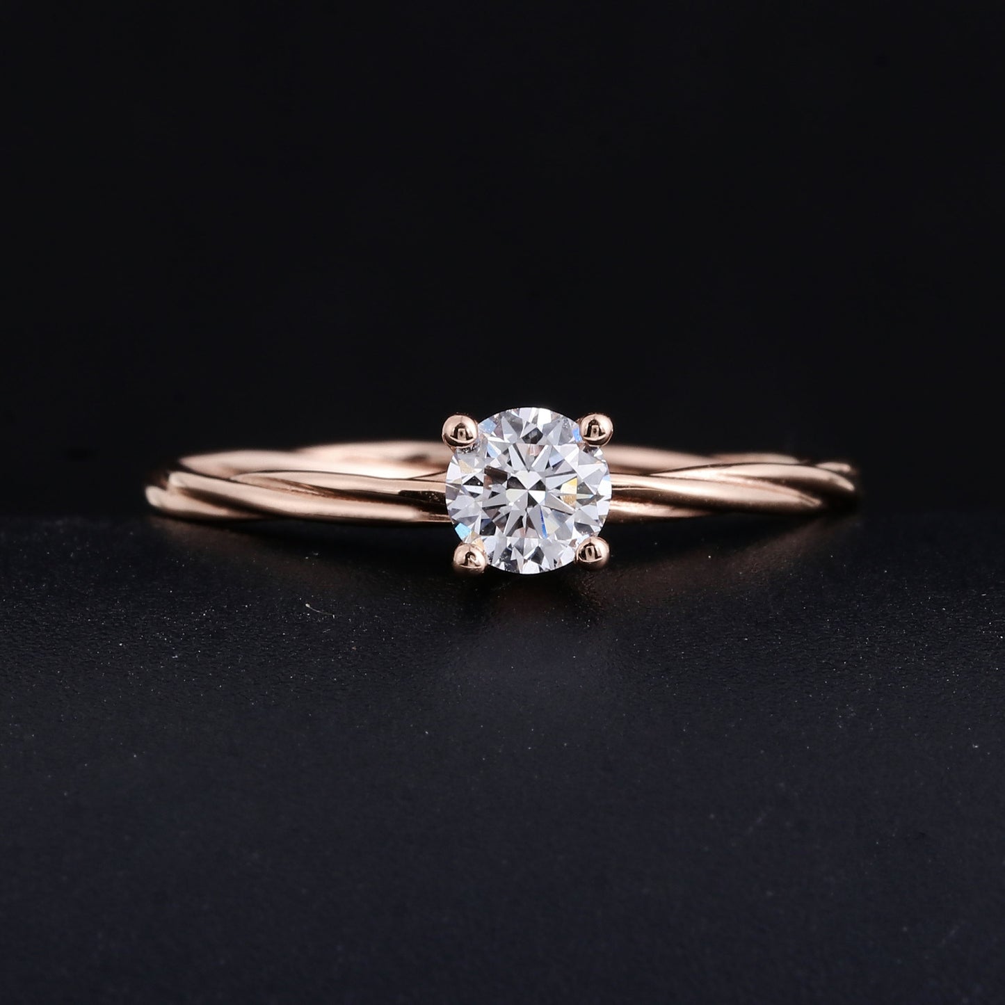 Gekweekte diamantring, elegante diamantverlowingsring, nie-aanslag 18K goud laboratoriumgekweekte diamantring