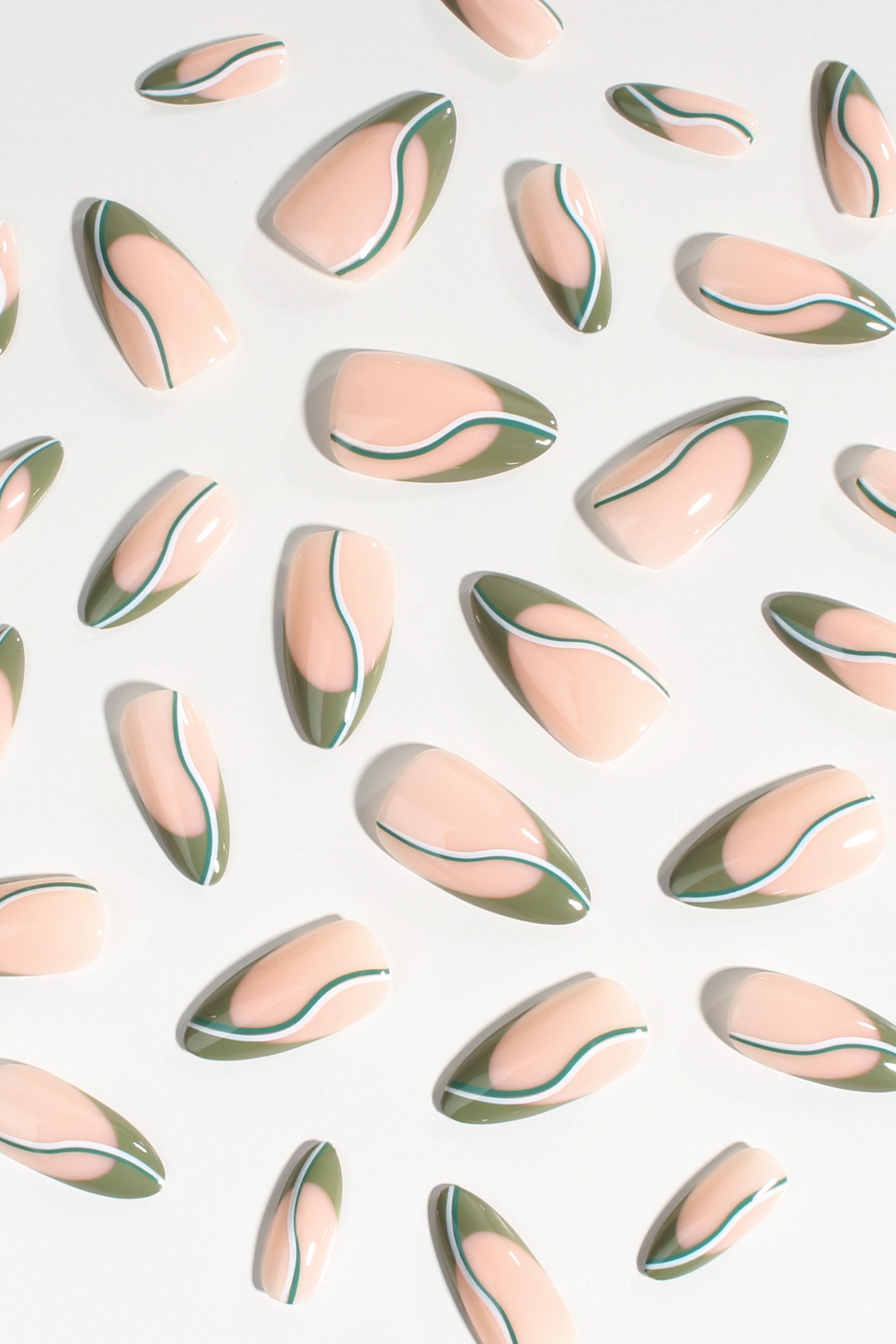 Verde Vogue | Soft & Durable Press-On Nails-2