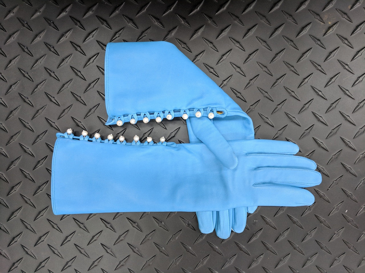 Handmade Button-up Leather Gloves with Genuine Pearl Adornment.-23