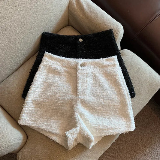 Boucle texture lounge short for women black and ivory cream knit