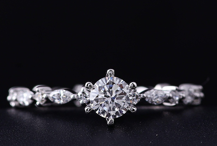 Gekweekte diamantring, elegante diamantverlowingsring, nie-aanslag 18K goud laboratoriumgekweekte diamantring