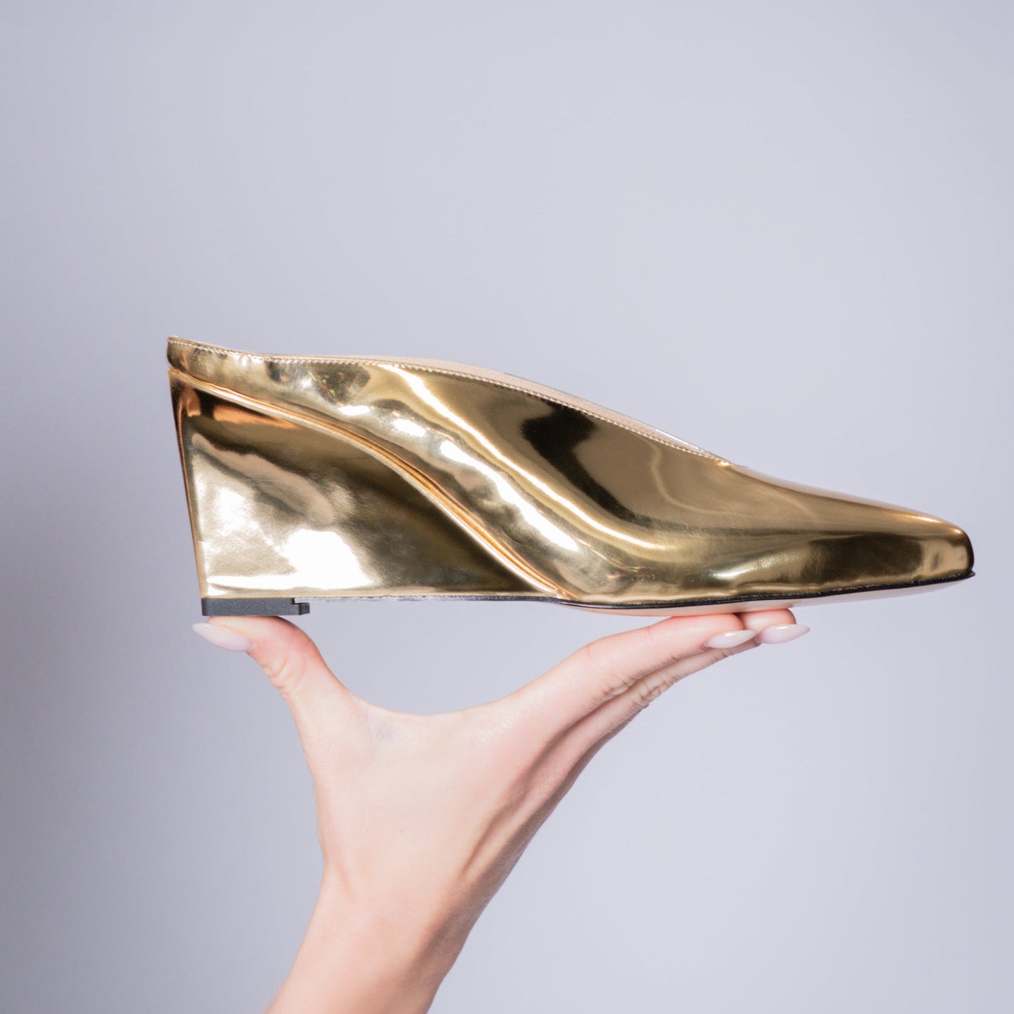 SOLARIS WEDGE – Golden Mirror Leather Mule
