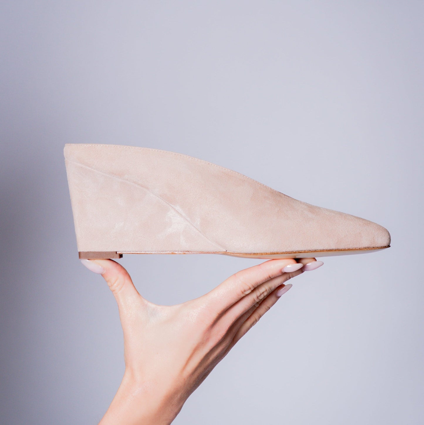 ÉTOILE WEDGE – Powder Suede Mule