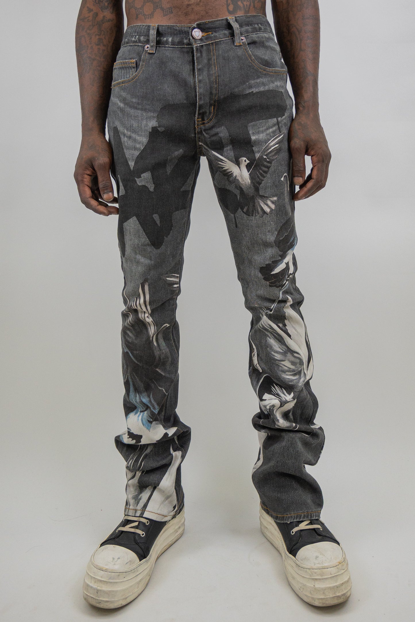 RM204SK - Graphic Printed Stacked Jeans