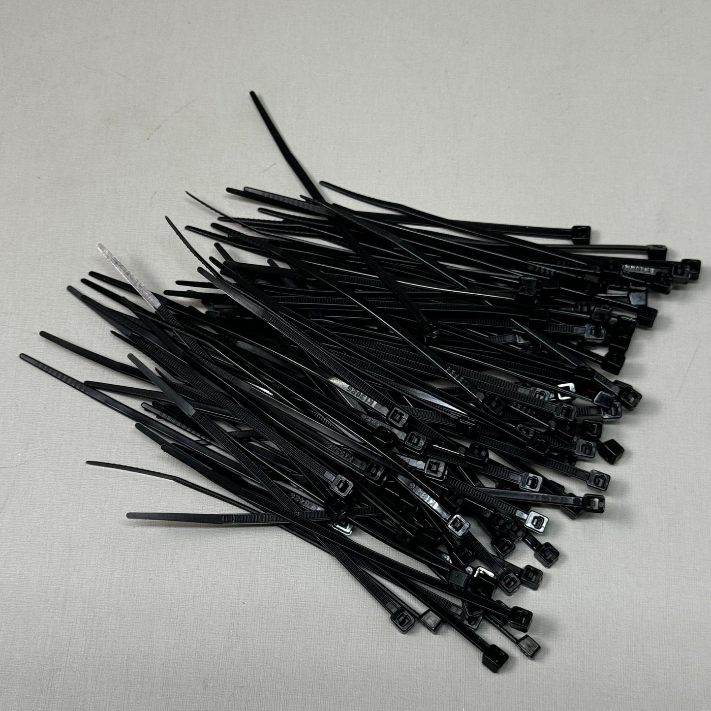 STARTECH.COM (3 PK!) 100 Package Plastic Zip Ties 4" (100mm) Black CBMZT4B
