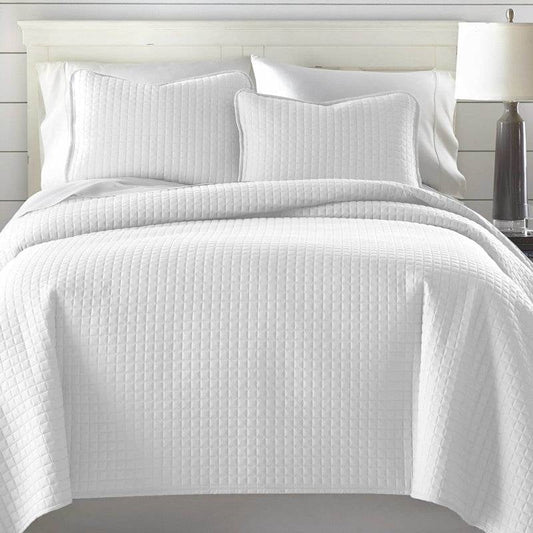 Full/Queen Lightweight White Ultra Soft 3-Piece Microfiber Quilt Set-0