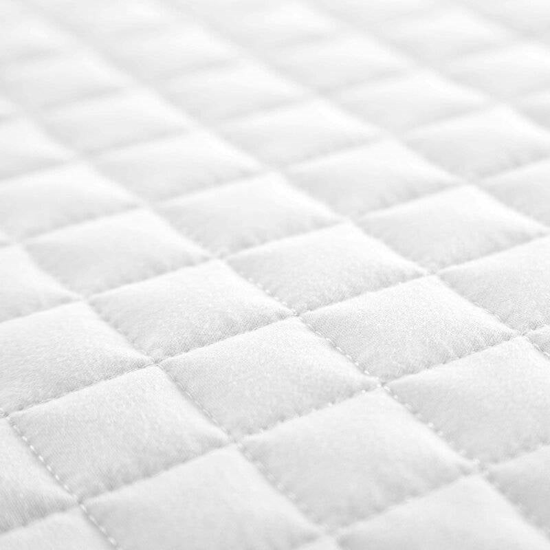 Full/Queen Lightweight White Ultra Soft 3-Piece Microfiber Quilt Set-3