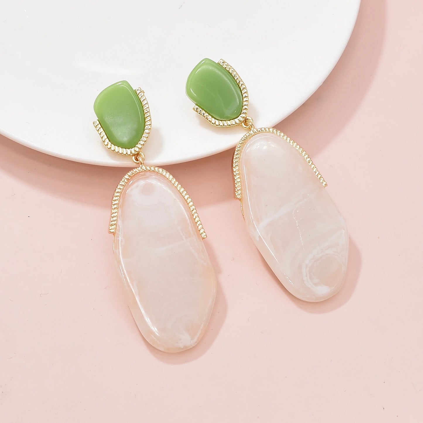 White Irregular Acrylic Imitation Stone Pendant Earrings for Women Fashion Exaggerated Big Geometric Earings Summer Jewelry Gift