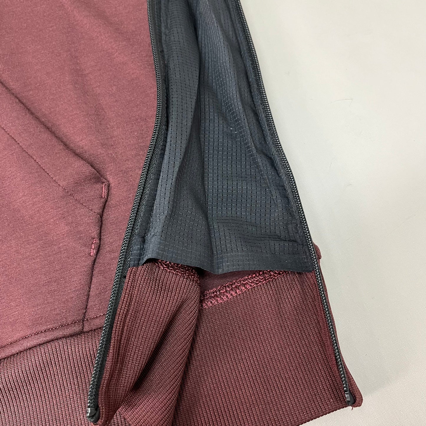 ON RUNNING Women's Active Wear Hoodie Sz-XSmall Mulberry 219.00346