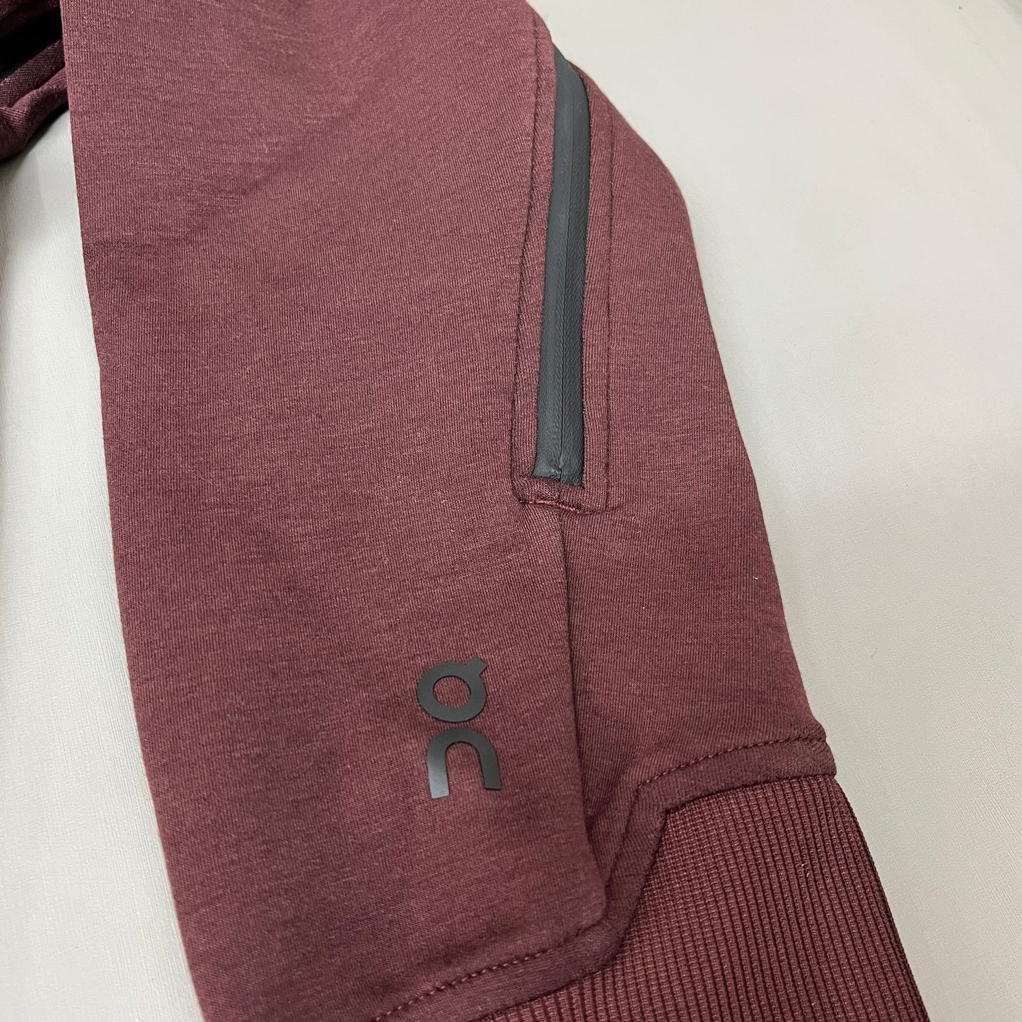 ON RUNNING Women's Active Wear Hoodie Sz-XSmall Mulberry 219.00346