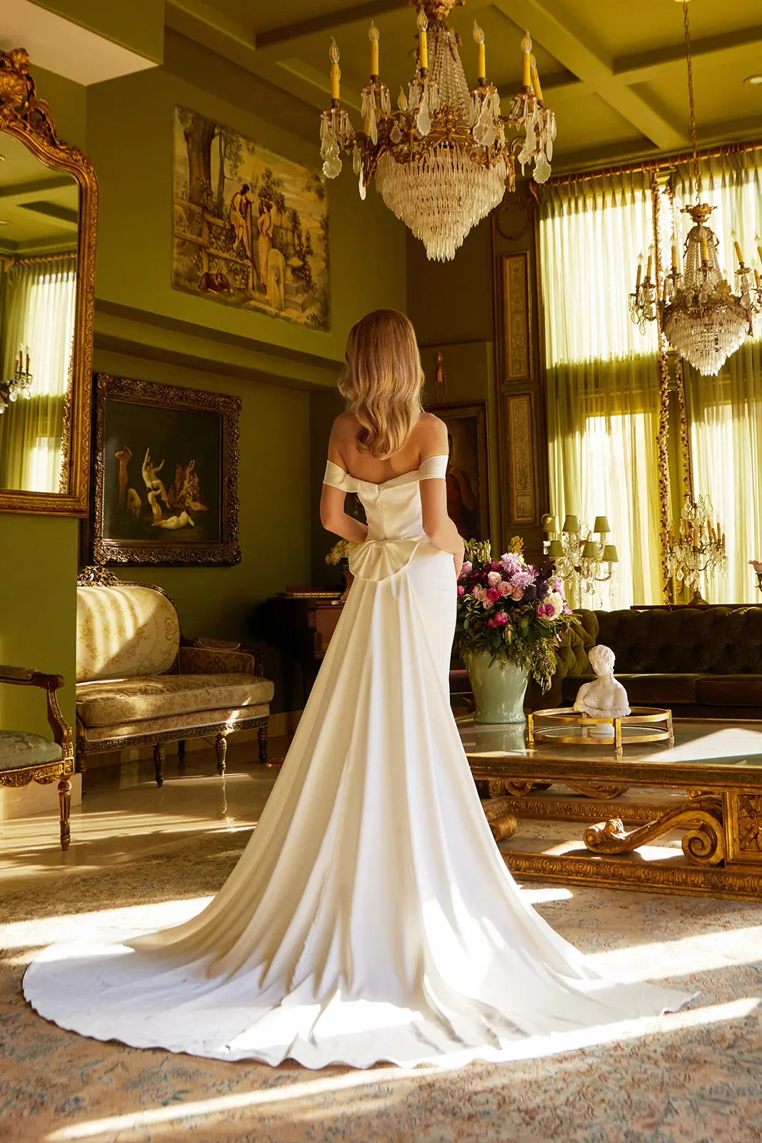 Form-Fitting Wedding Dress  A Sweetheart Neckline, Off-Shoulder-2