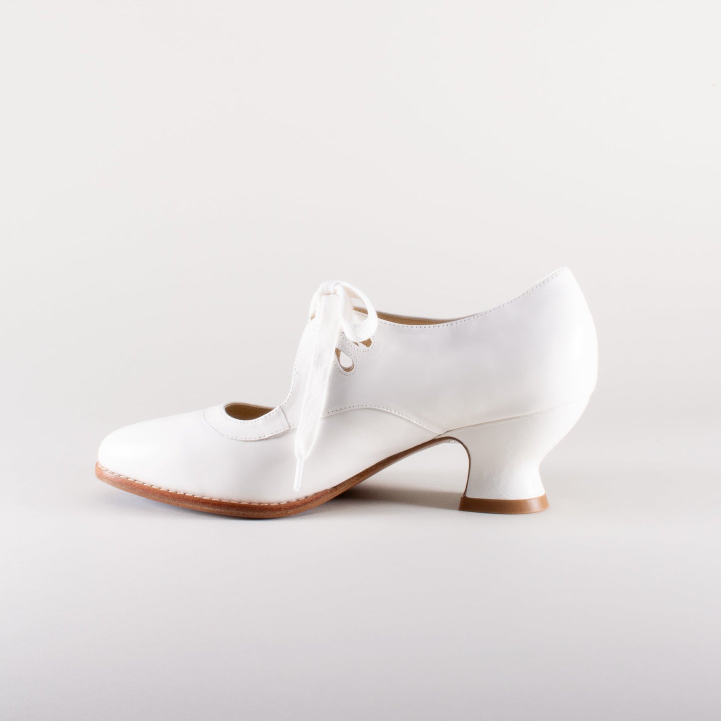 Gibson Edwardian Leather Shoes (Soft Ivory)