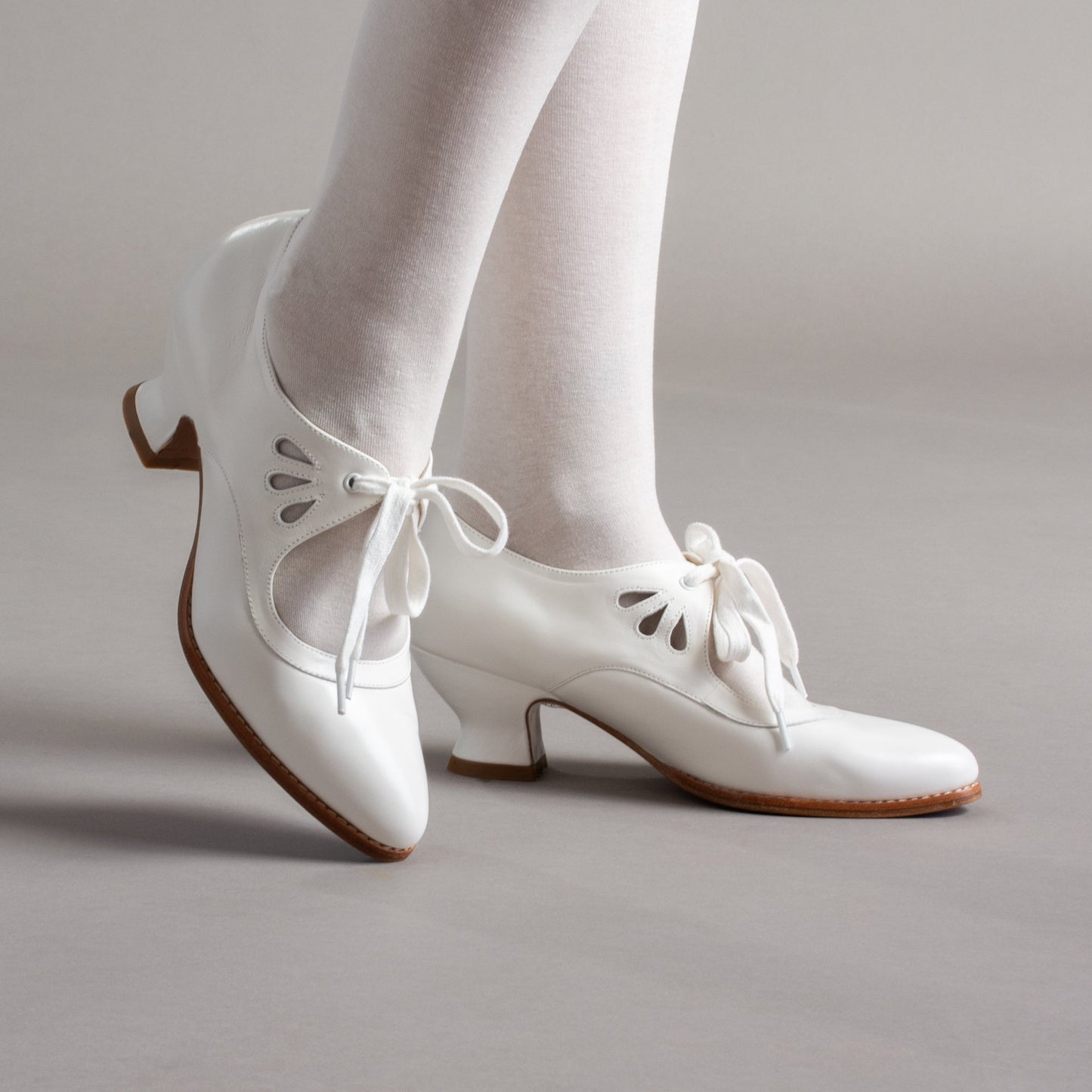Gibson Edwardian Leather Shoes (Soft Ivory)