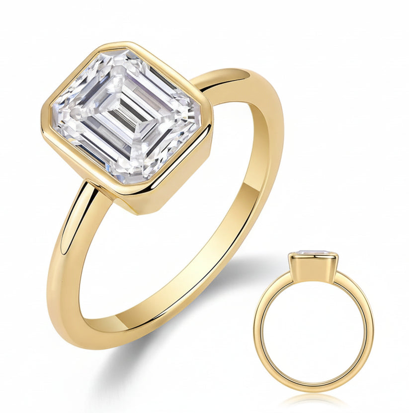 Gold ring with emerald-cut diamond on a white background, featuring the brand 'xingsial'.