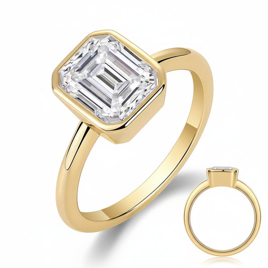 Gold ring with emerald-cut diamond on a white background, featuring the brand 'xingsial'.