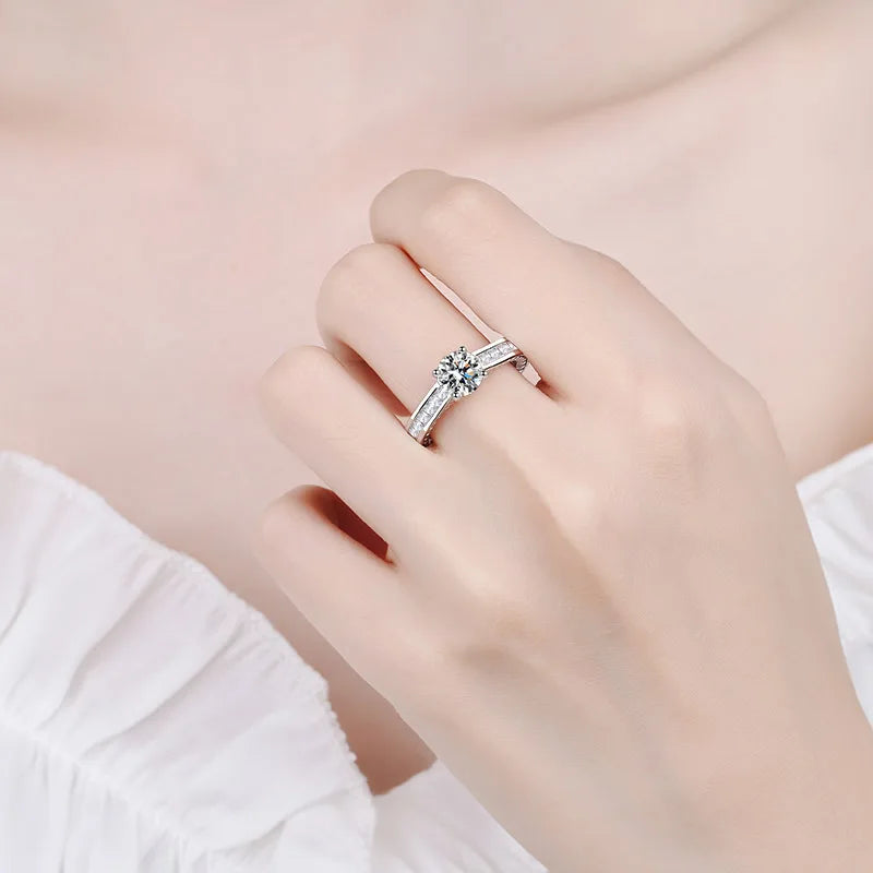 S925 Sterling Silver Luxury Women's Wedding Ring 4 Claw Diamond 2 Carat Moissanite Rhodium Plated with GRA Certification