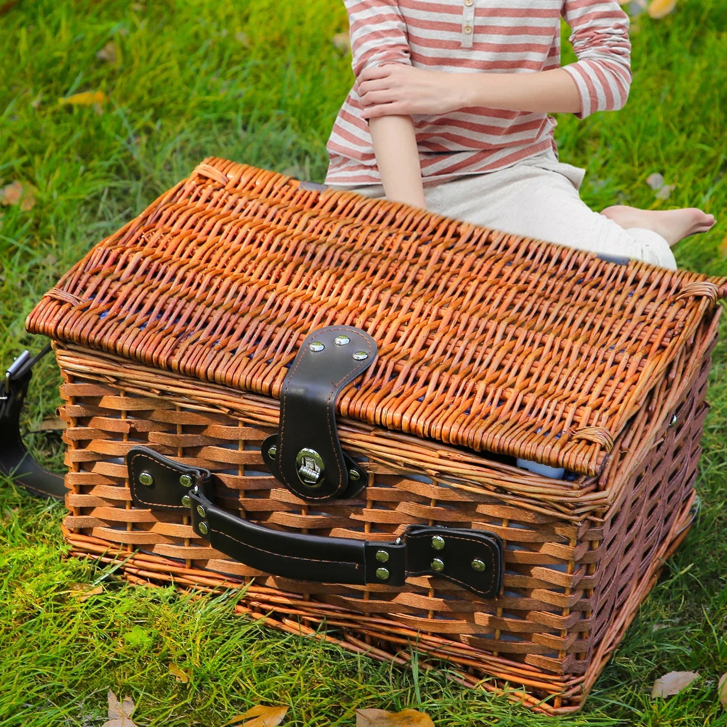Handmade Wicker Picnic Basket with Blanket (4 sets)-1