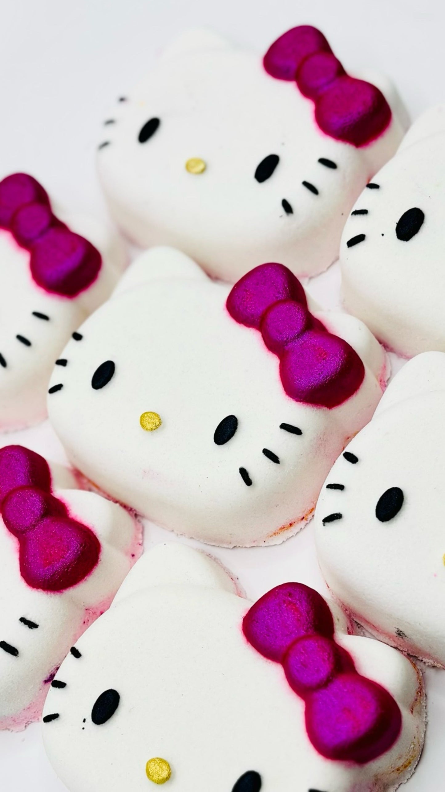 Kitty Hello Bath Bomb-0