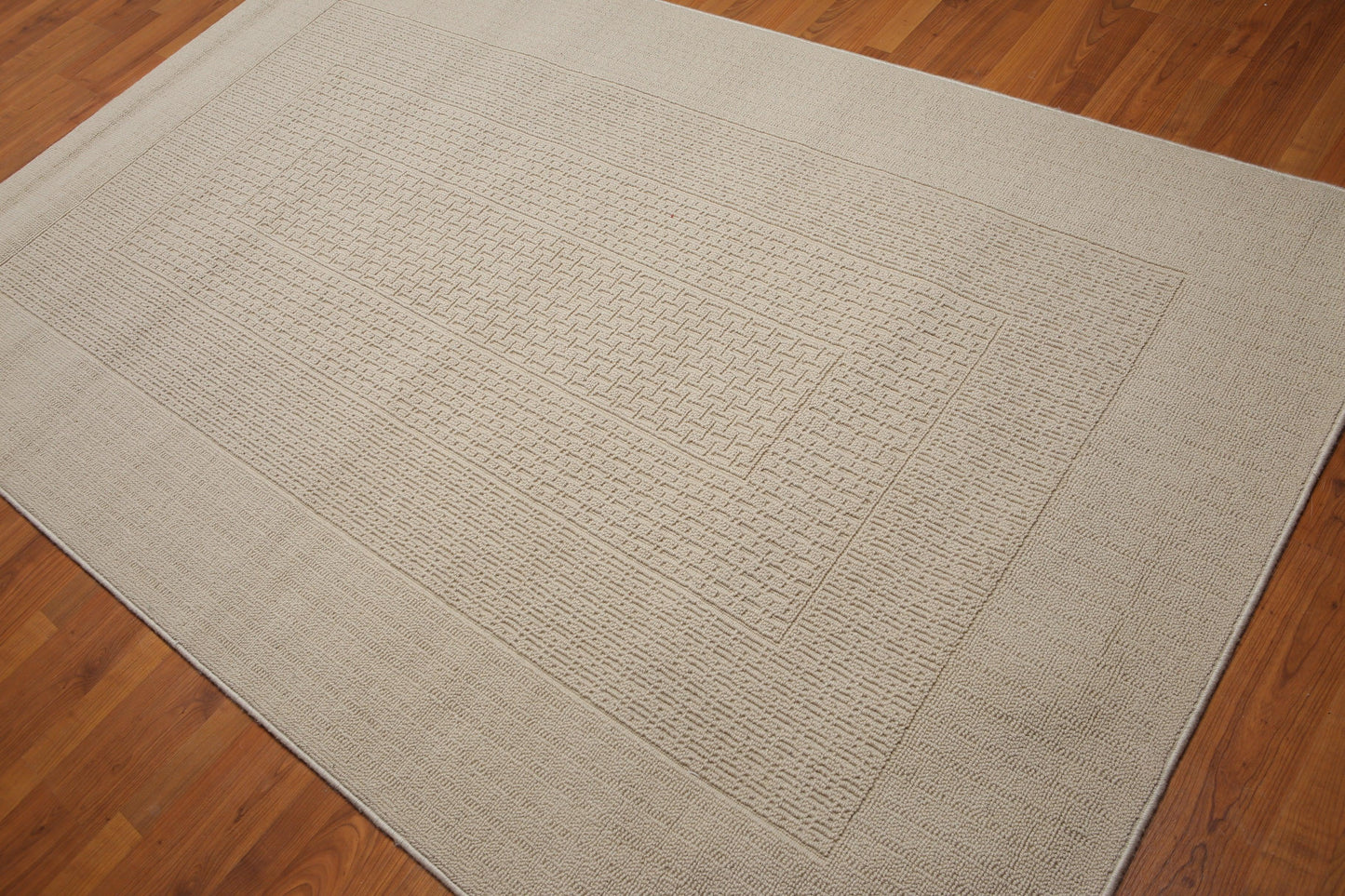 5'3" x 8'3" Authentic Wool and Acrylic Oriental Area Rug Beige-3