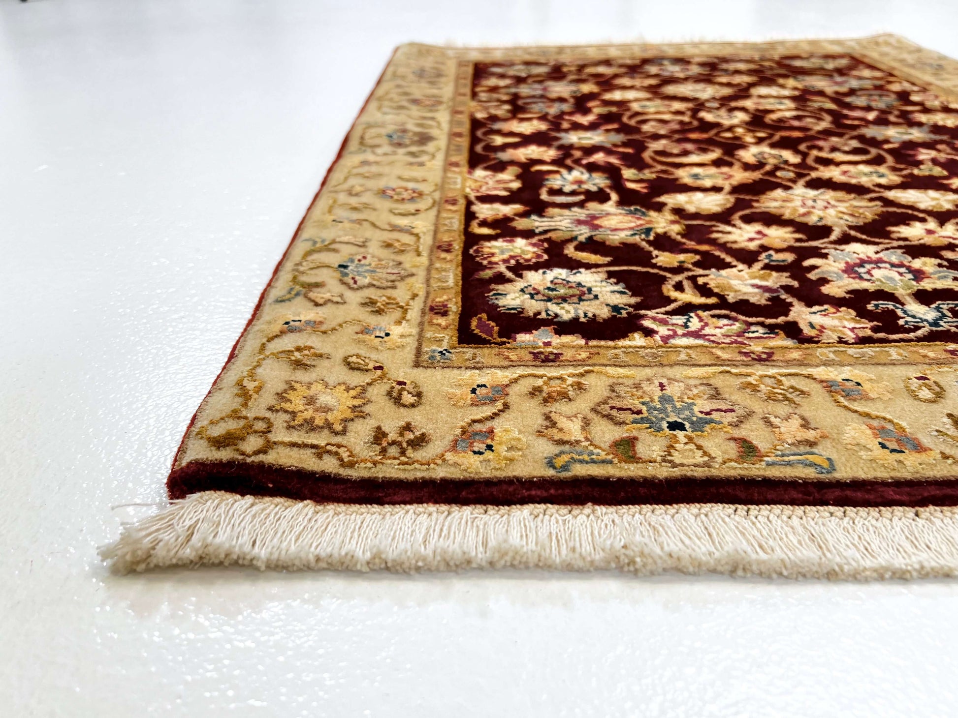 Wool w. silk Kumkapi red/ltgld 2x3-2