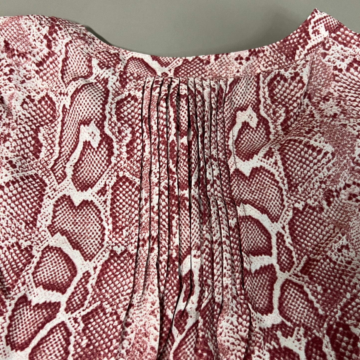 CHELSEA & THEODORE Sleeveless Blouse Women's Size S Pink Python 2165072 (NEW)