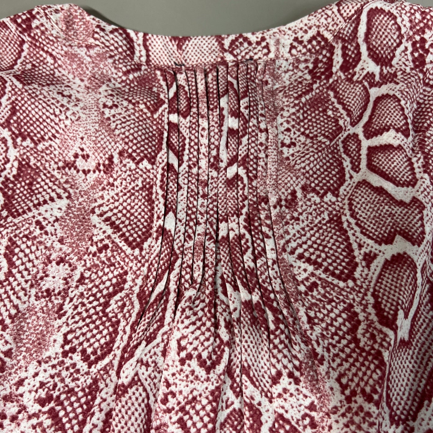 CHELSEA & THEODORE Sleeveless Blouse Women's Size M Pink Python 2165072 (NEW)