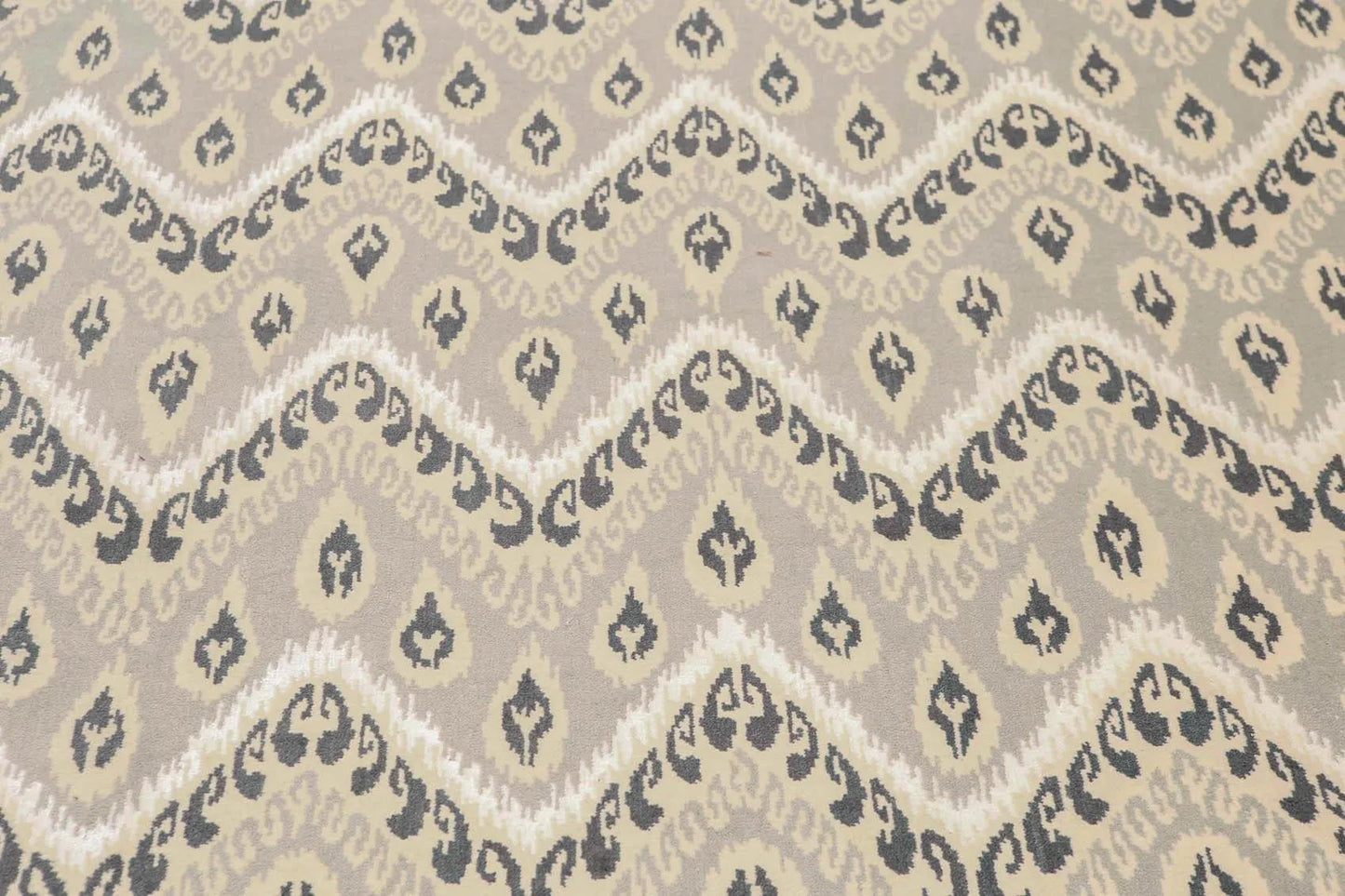6' x 9' Hand Knotted IKAT Design Wool & Bamboo Silk Area Rug Gray-3