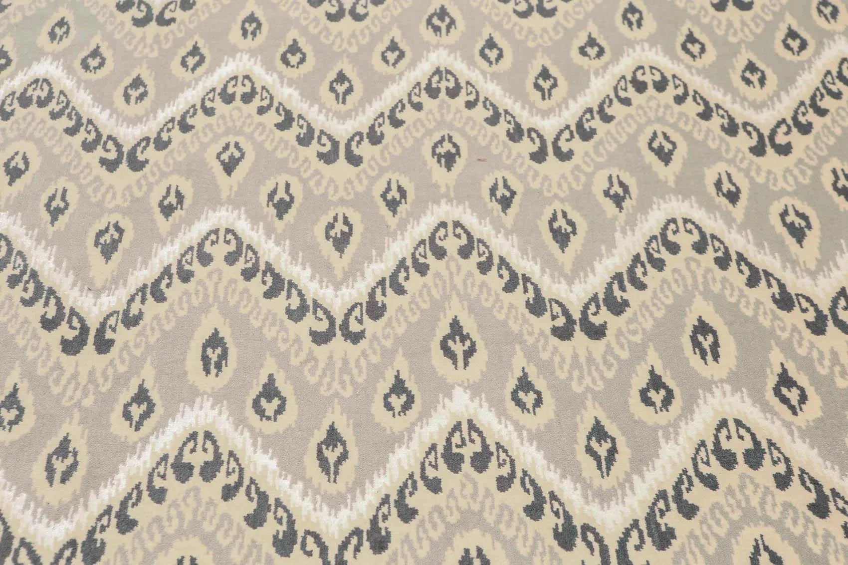 6' x 9' Hand Knotted IKAT Design Wool & Bamboo Silk Area Rug Gray-3