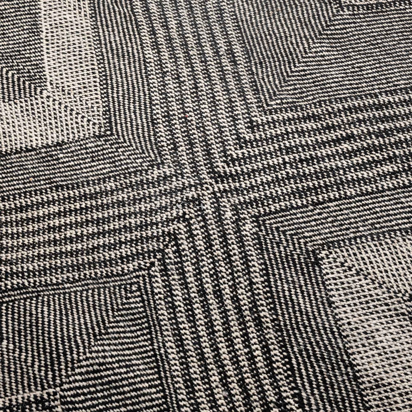 Wattas - taznakht kilim rug-2