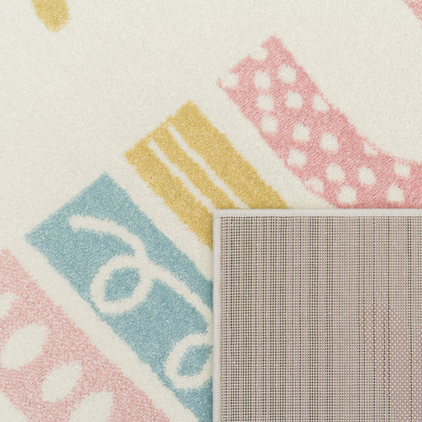 Kids Rug Nino with Rainbow and Hearts for Nursery in Cream-3