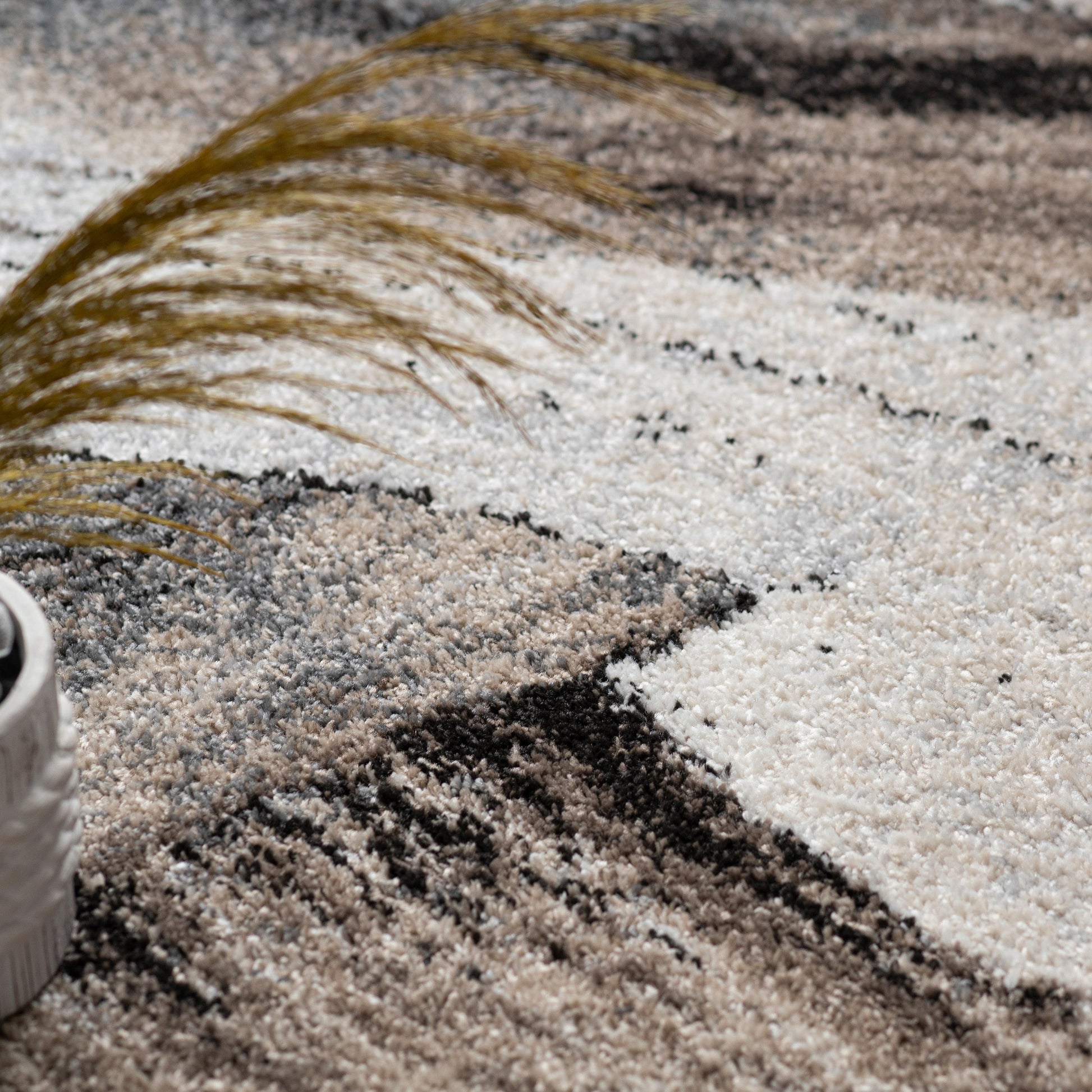 Designer Rug Mona with Artful Brushstroke Effect in Cream Brown Black-1
