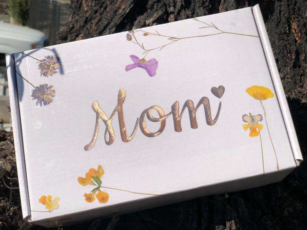 A Mother’s Day Ultimate Relaxation Spa Gift Box – All-Natural Lavender Retreat with Personalized Lid-4