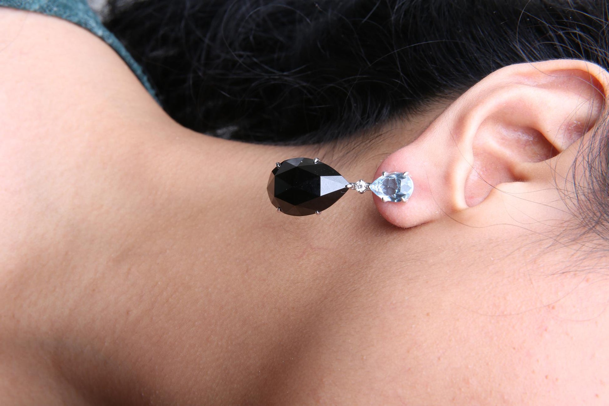 18K White Gold 1/5 Cttw Diamond with Pear Cut Sky Blue Topaz and Pear-Cut Black Onyx Gemstone Dangle Earring (G-H Color, SI1-SI2 Clarity)-2