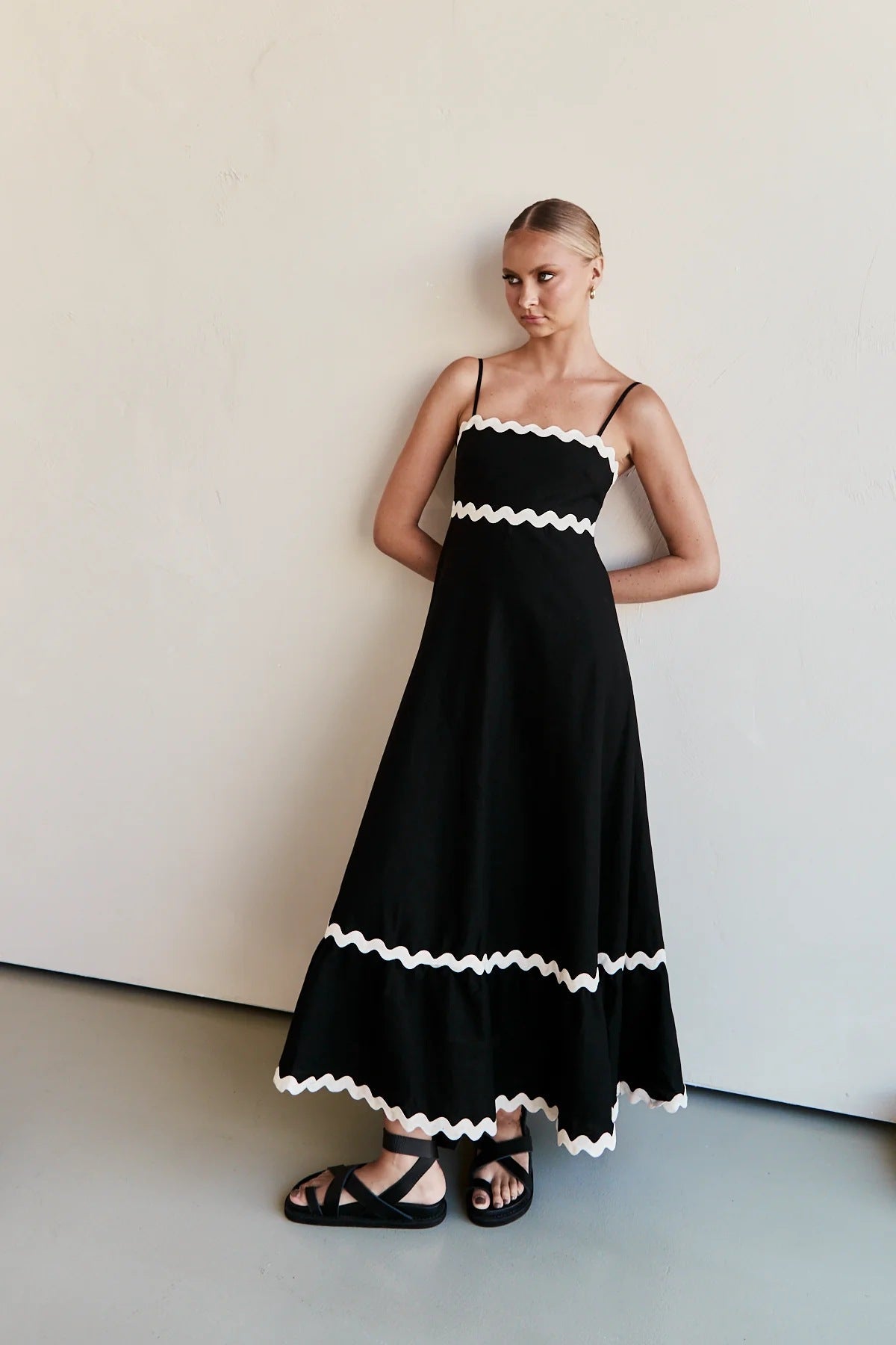 Summer solid color lace stitching elegant suspender tube top super pendulum dress