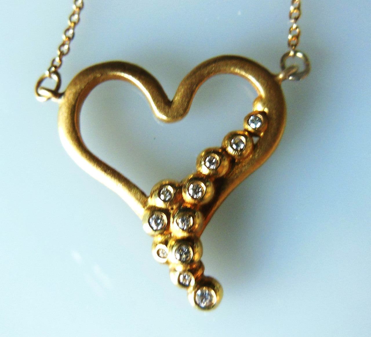 Heart Flow Necklace with Overflowing Diamonds  in 18K Gold-12
