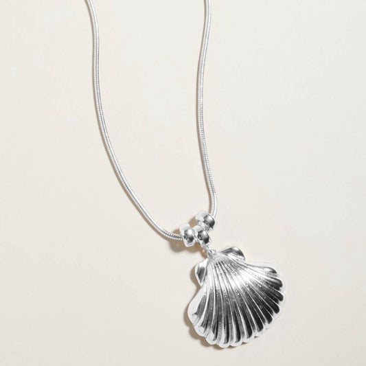 Metal Scallop Shell Pendant Necklace