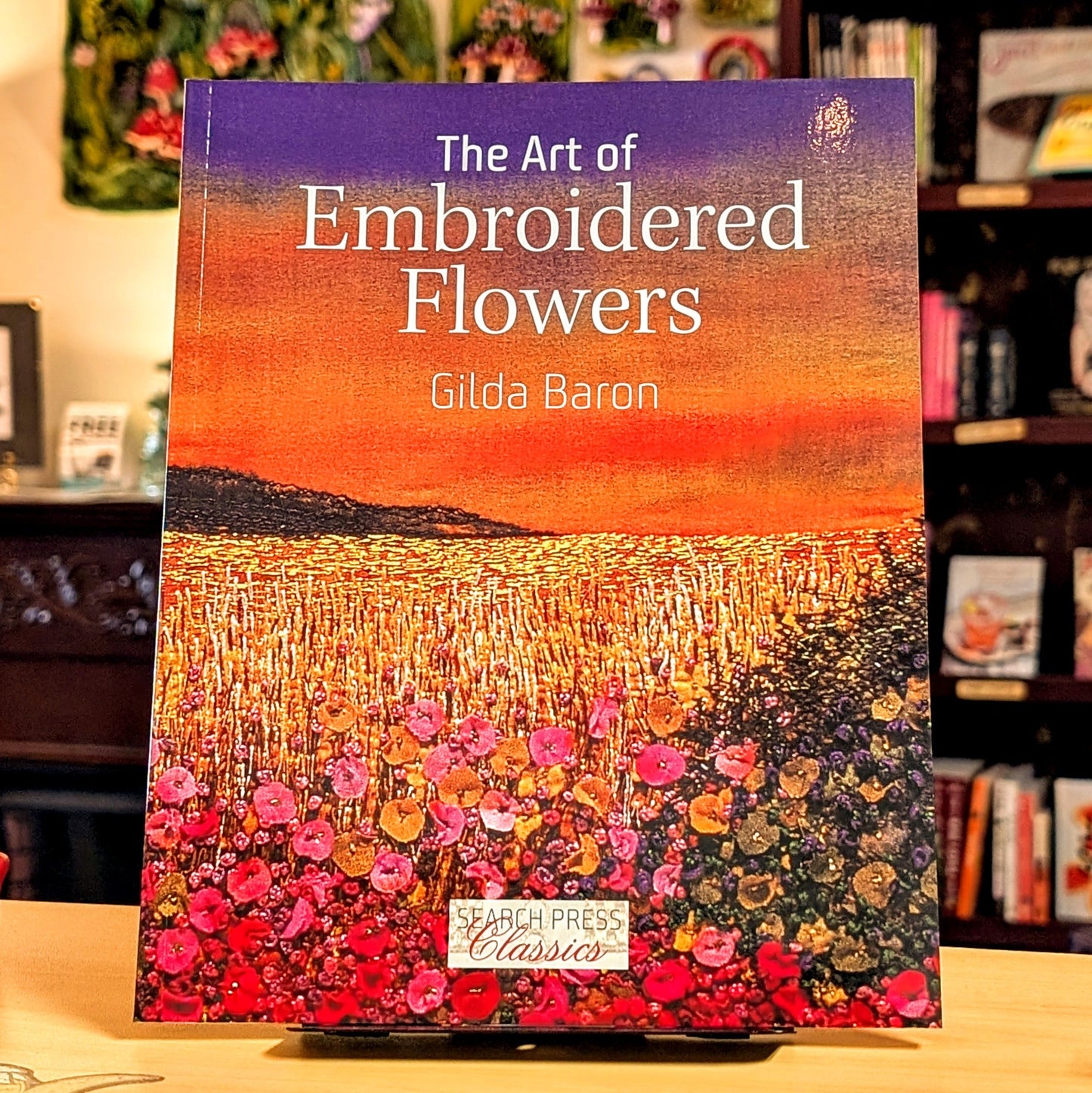 The Art of Embroidered Flowers (Search Press Classics)