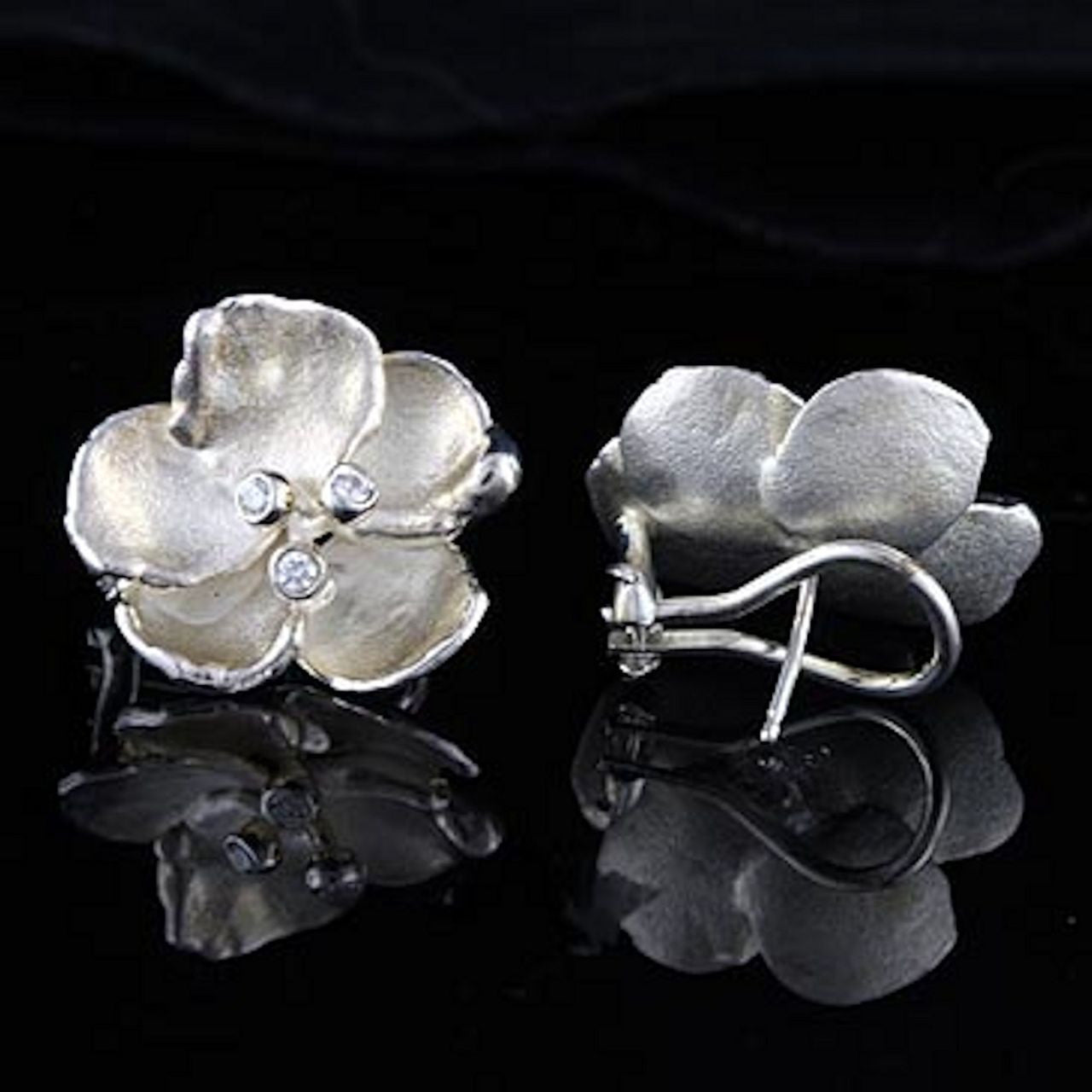 Metal Petals- Pansy earring-Large-Sterling Silver & Diamonds-14