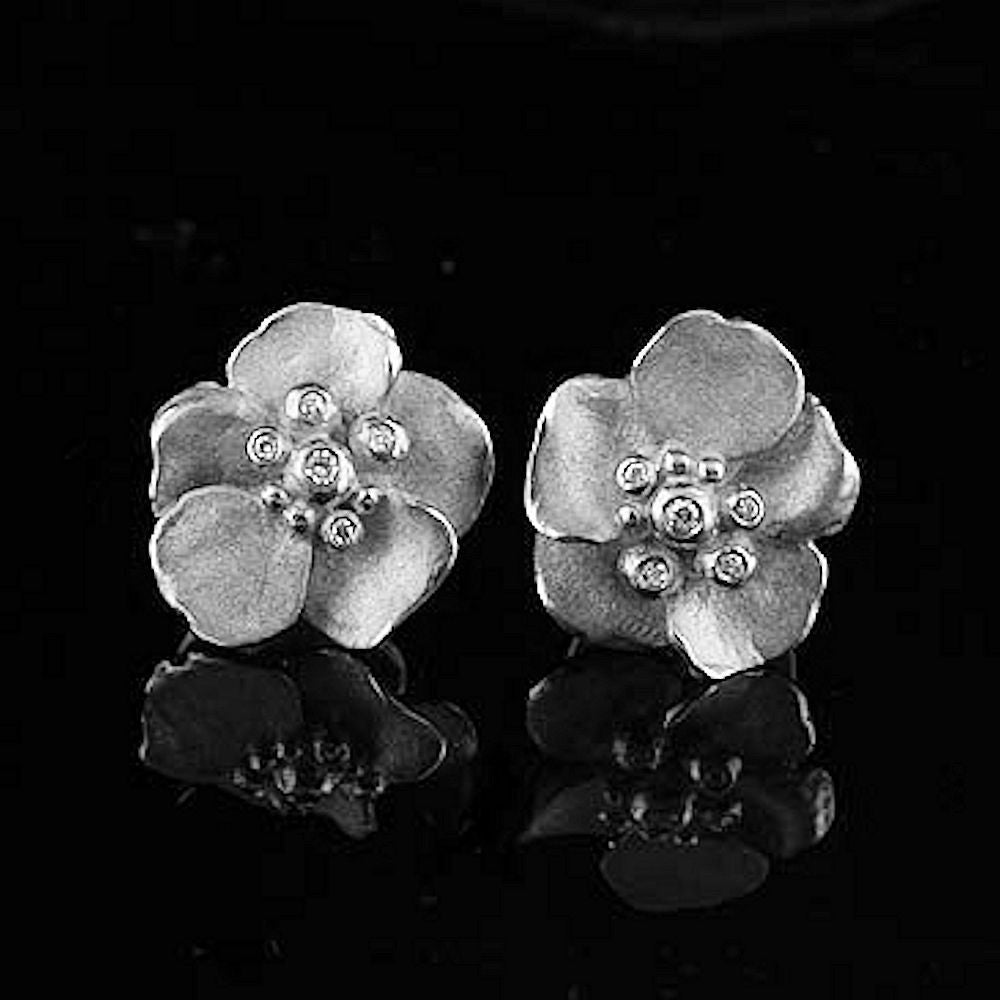 Metal Petals- Pansy Earring-Small-18K Gold & Diamonds-3