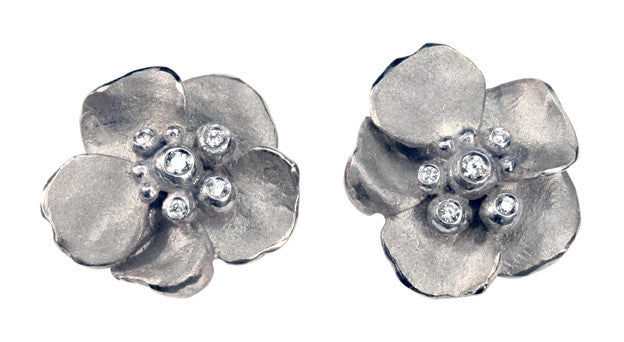 Metal Petals- Pansy Earring-Small-18K Gold & Diamonds-6