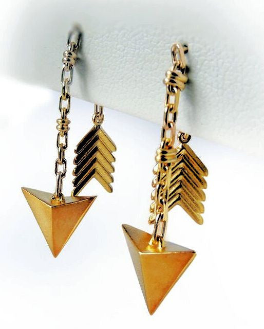 Custom Design: Illusion Piercing Arrow Earring -18K gold-0