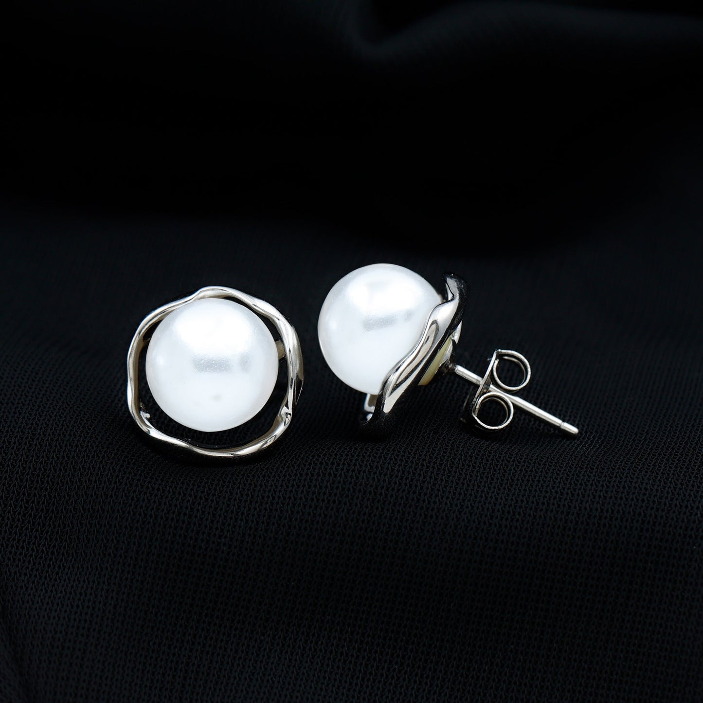 Natural 16 Carat Cultured Pearl Stud Earrings in Silver