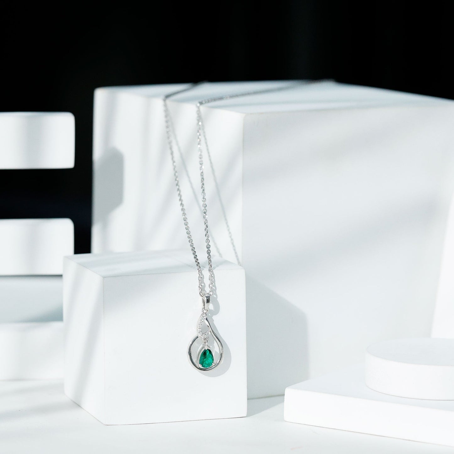 Certified 0.7 Carat Lab Grown Emerald Teardrop Necklace with Chain