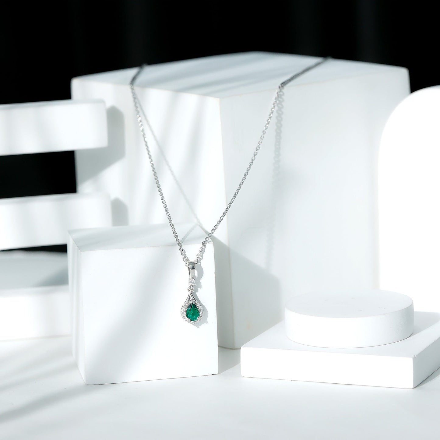 Certified 0.7 Carat Lab Grown Emerald Wedding Necklace with Chain