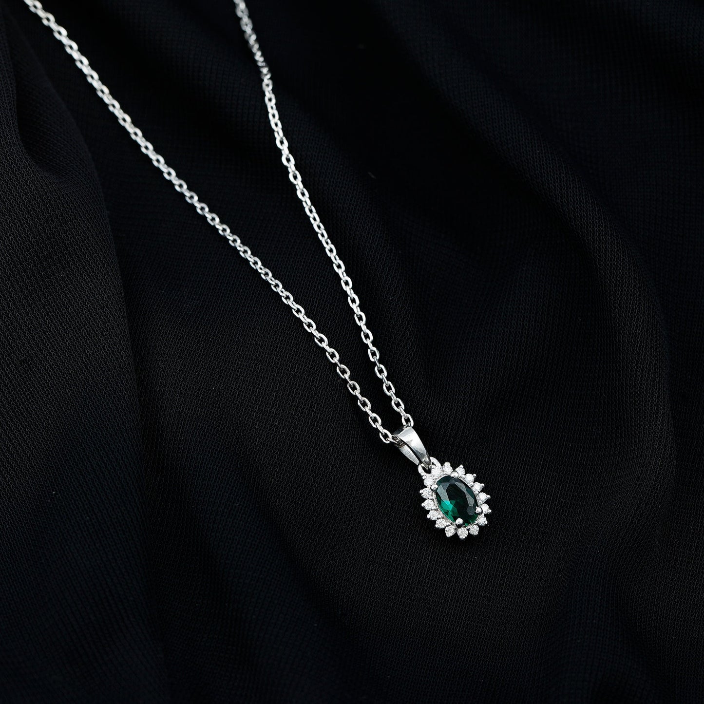 Certified 0.85 Carat Lab Grown Emerald Oval Necklace with Chain