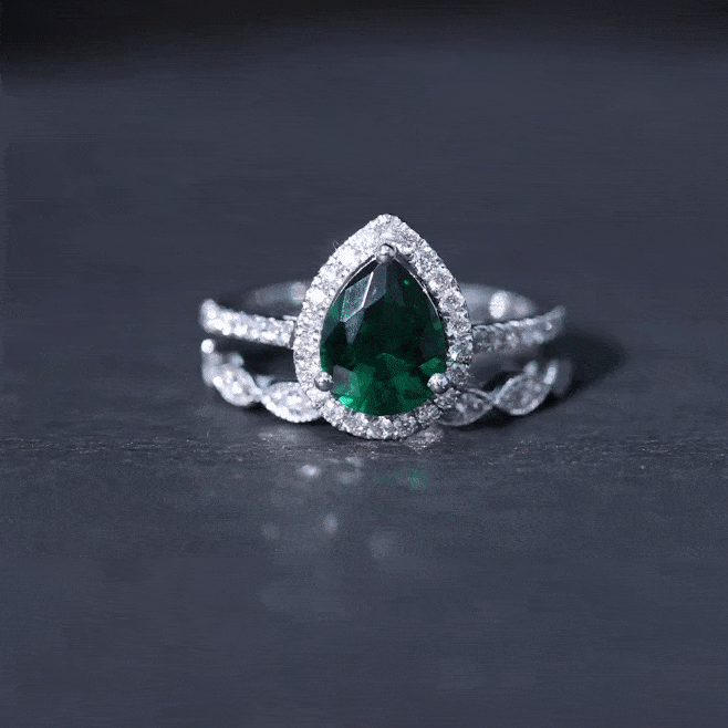 2.25 CT Lab Grown Emerald Teardrop Ring Set with Natural Diamond