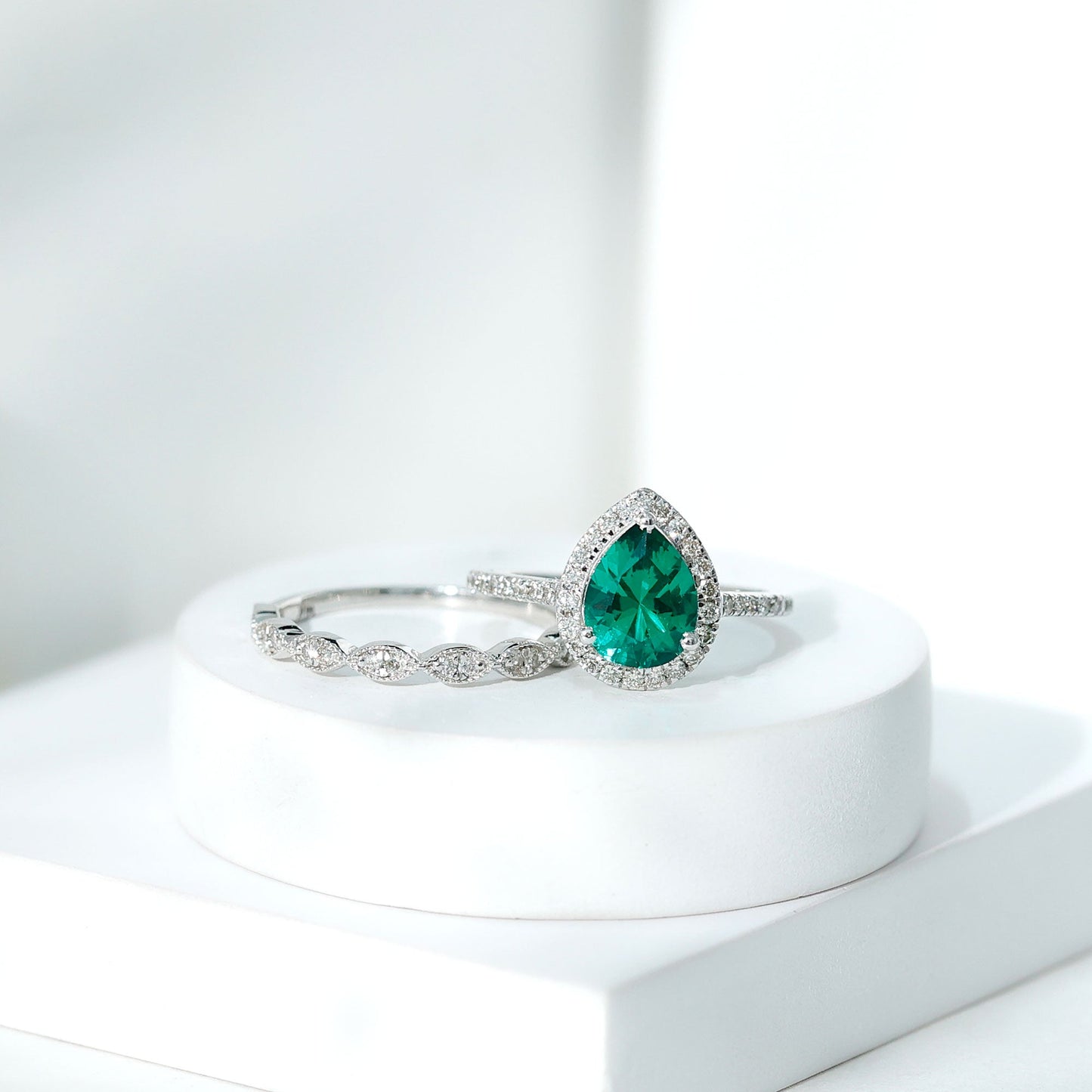 2.25 CT Lab Grown Emerald Teardrop Ring Set with Natural Diamond