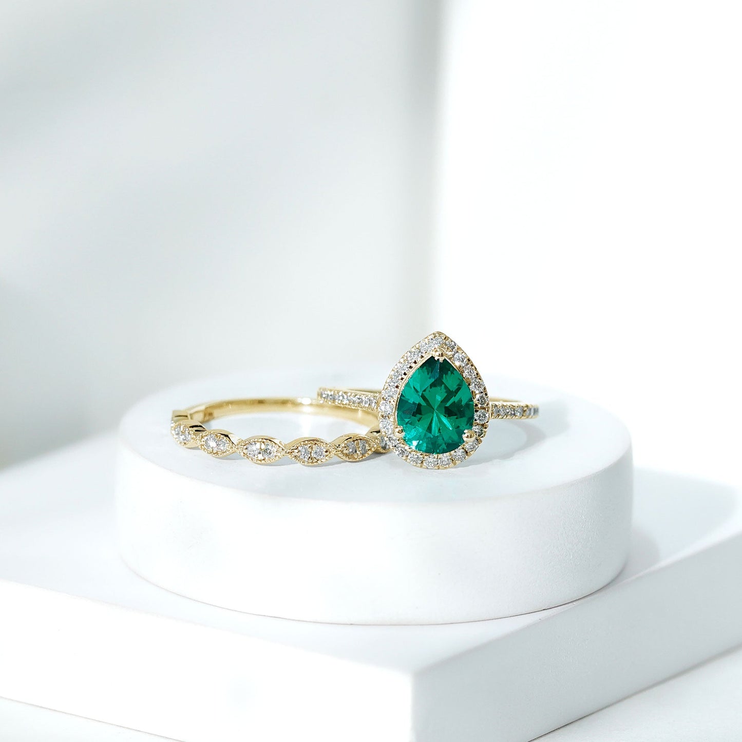 2.25 CT Lab Grown Emerald Teardrop Ring Set with Natural Diamond
