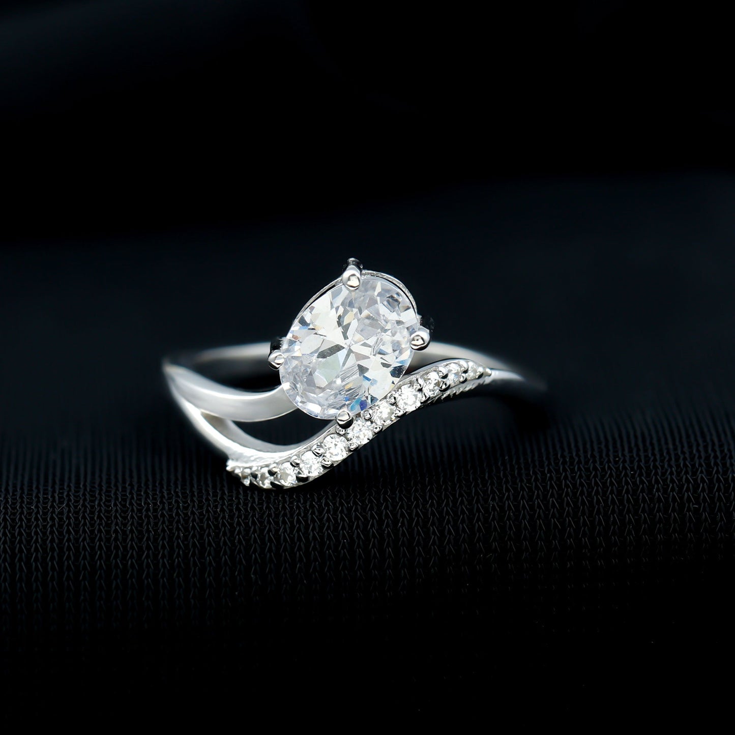 Certified Lab Grown Diamond 6X8 MM Oval Engagement Ring For Women